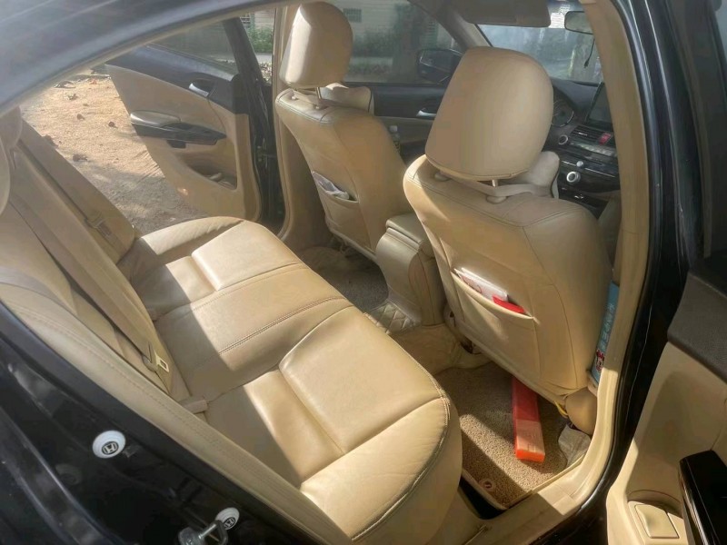 邢台13年本田雅阁5