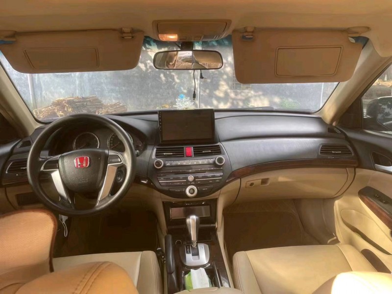 邢台13年本田雅阁4