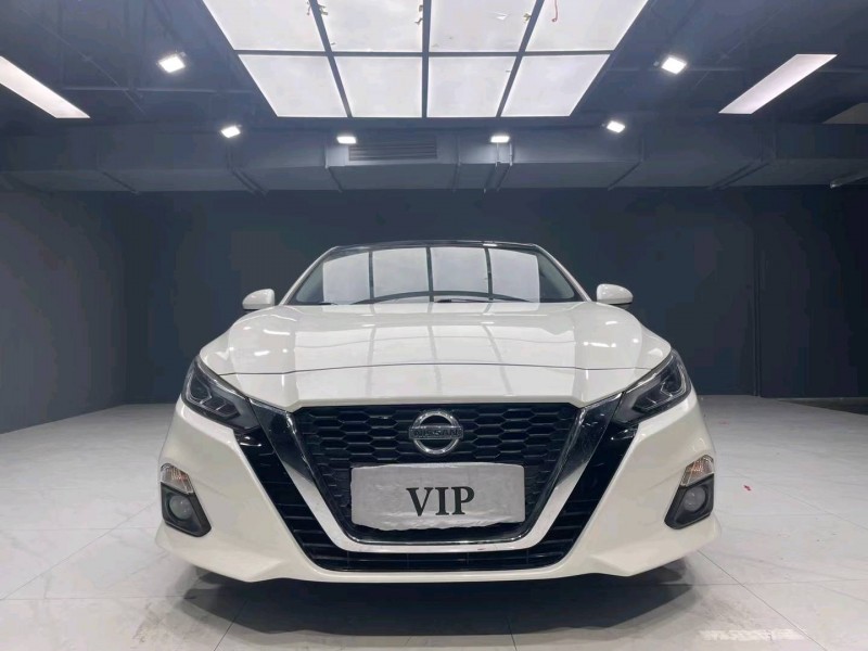 成都19年日产天籁1