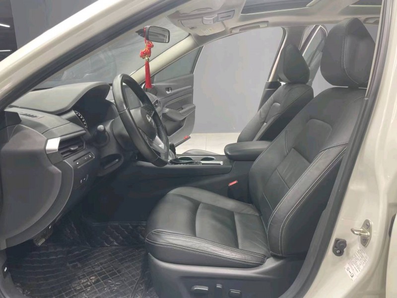 成都19年日产天籁4