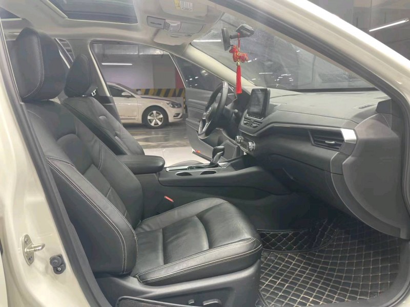 成都19年日产天籁6