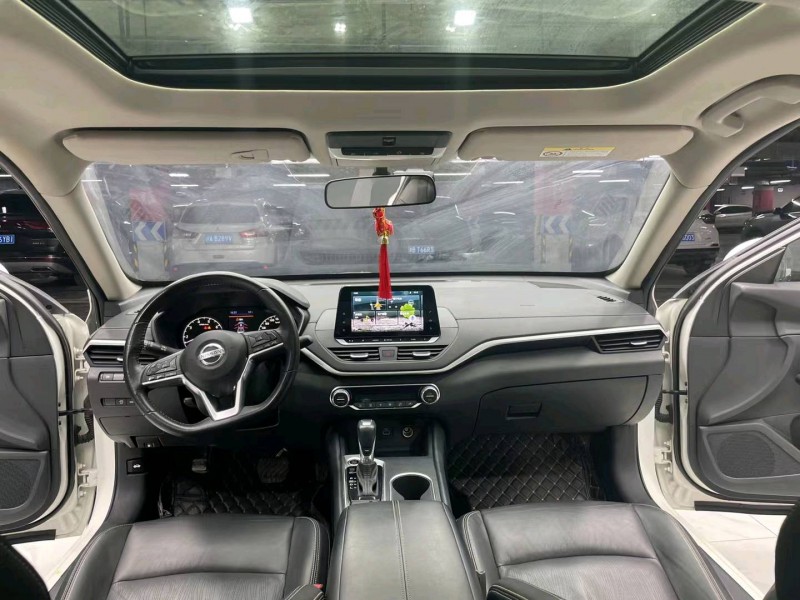 成都19年日产天籁5