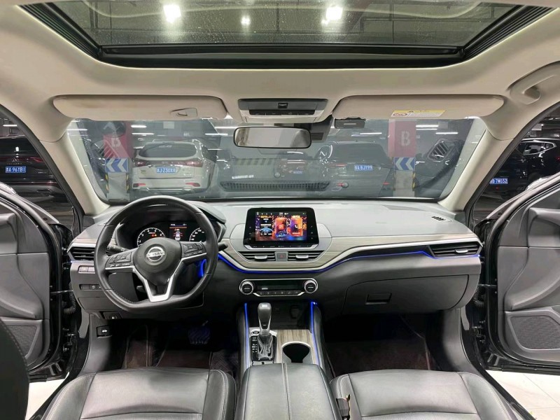 成都21年日产天籁5