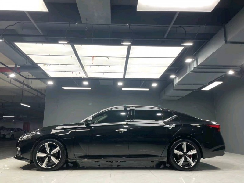 成都21年日产天籁7