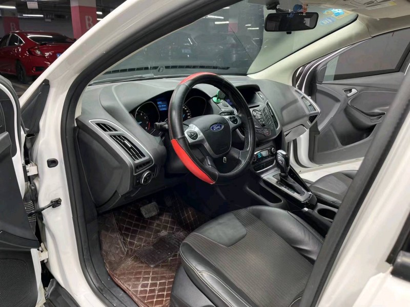 成都15年福特福克斯4