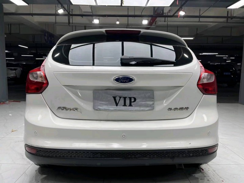 成都15年福特福克斯8