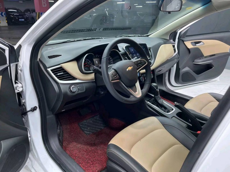 成都22年雪佛兰科鲁泽5