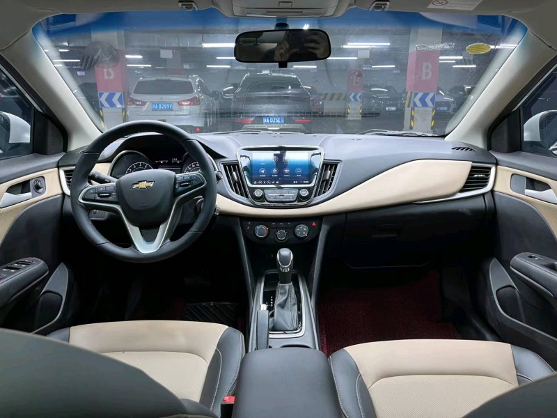 成都22年雪佛兰科鲁泽4