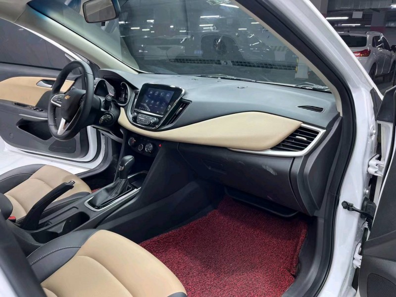 成都22年雪佛兰科鲁泽3