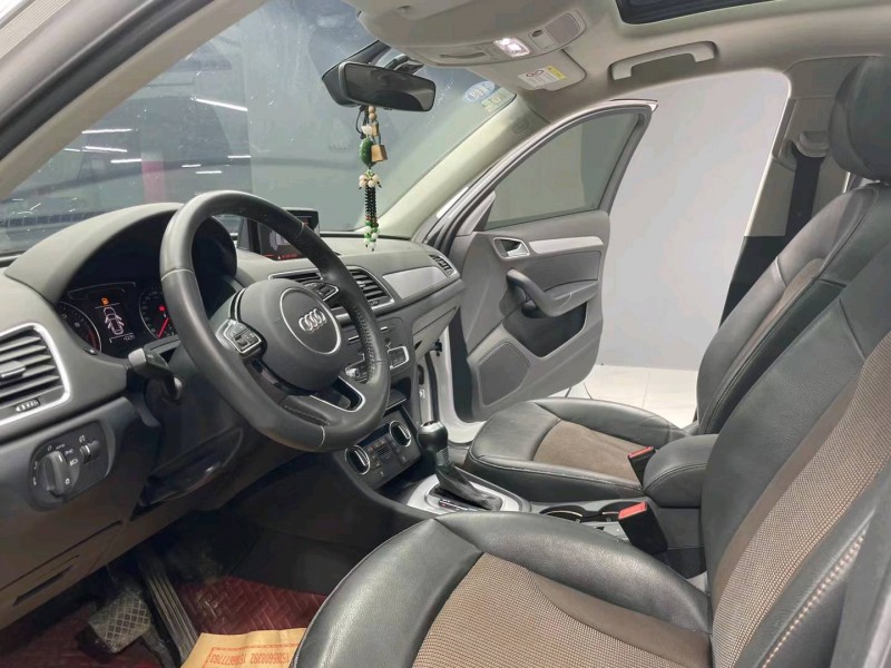 成都19年奥迪Q36