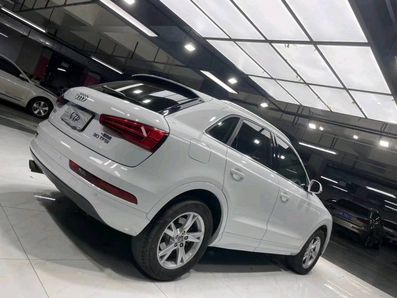 成都19年奥迪Q38