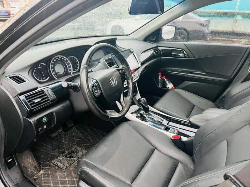 东莞18年本田雅阁4