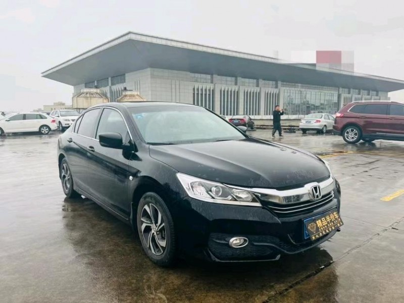 东莞18年本田雅阁3