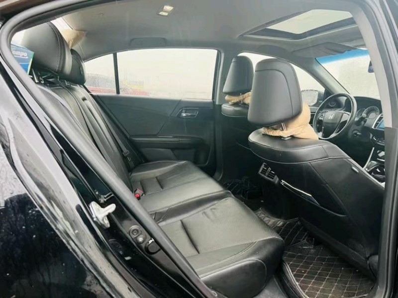 东莞18年本田雅阁6