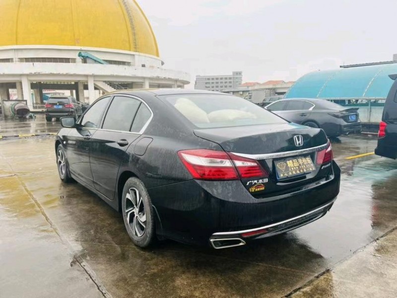 东莞18年本田雅阁7