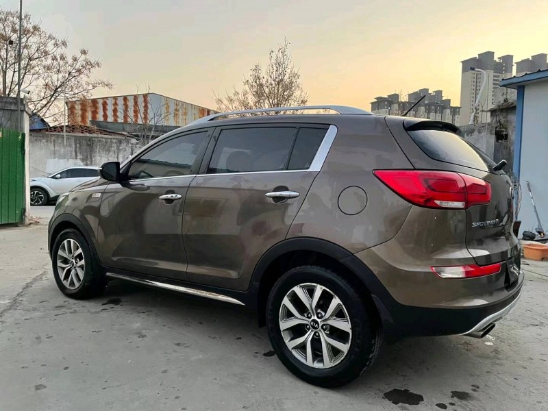 济宁15年起亚智跑6