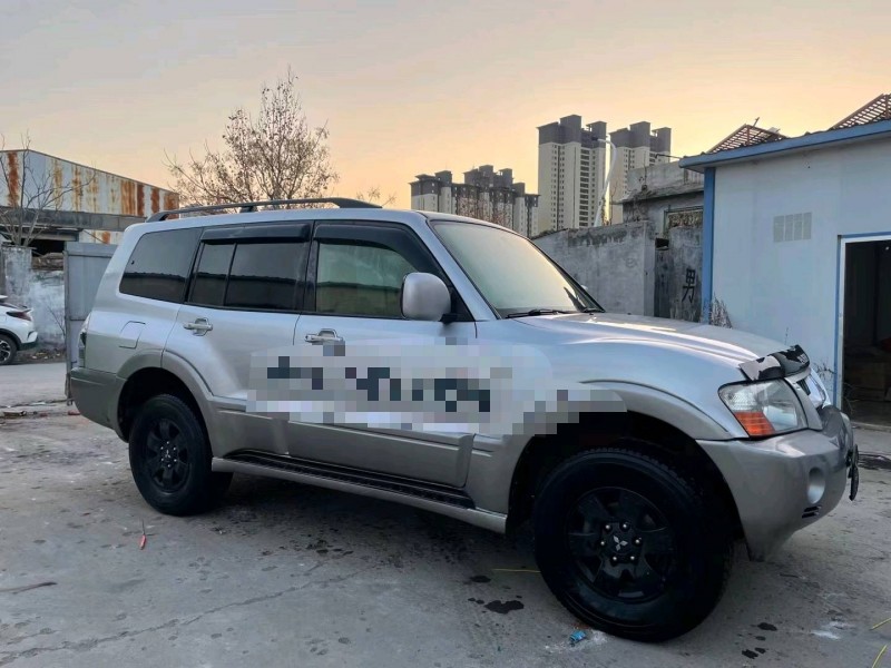 济宁08年三菱帕杰罗8