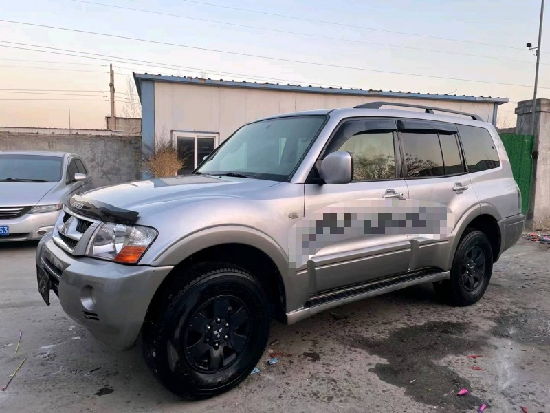 济宁08年三菱帕杰罗7