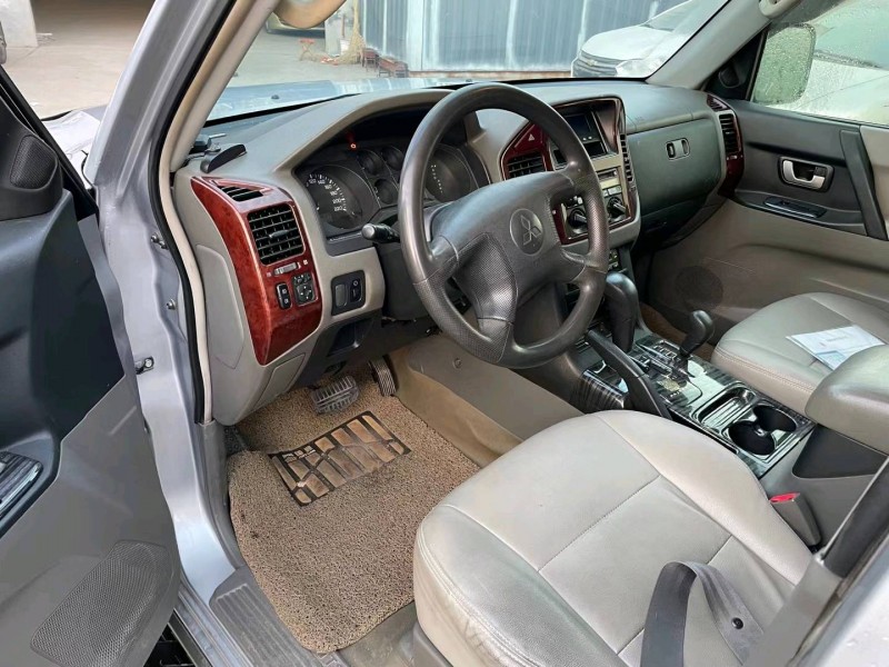 济宁08年三菱帕杰罗5