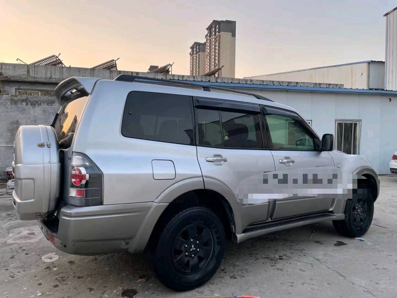 济宁08年三菱帕杰罗2