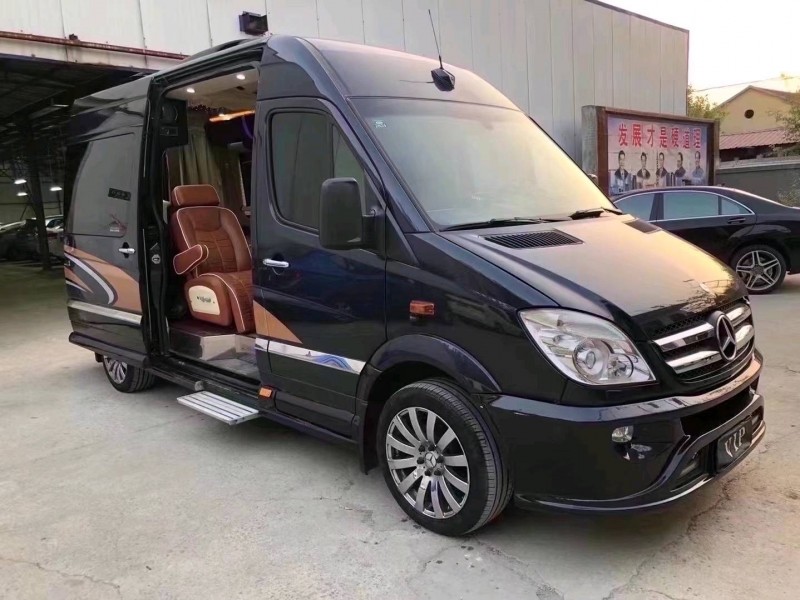 济宁14年奔驰斯宾特2