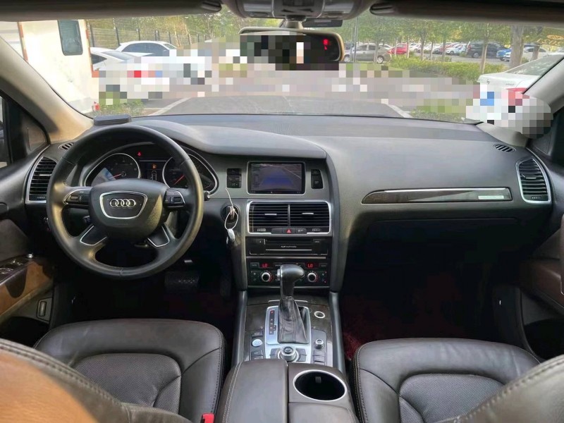 济宁12年奥迪Q76