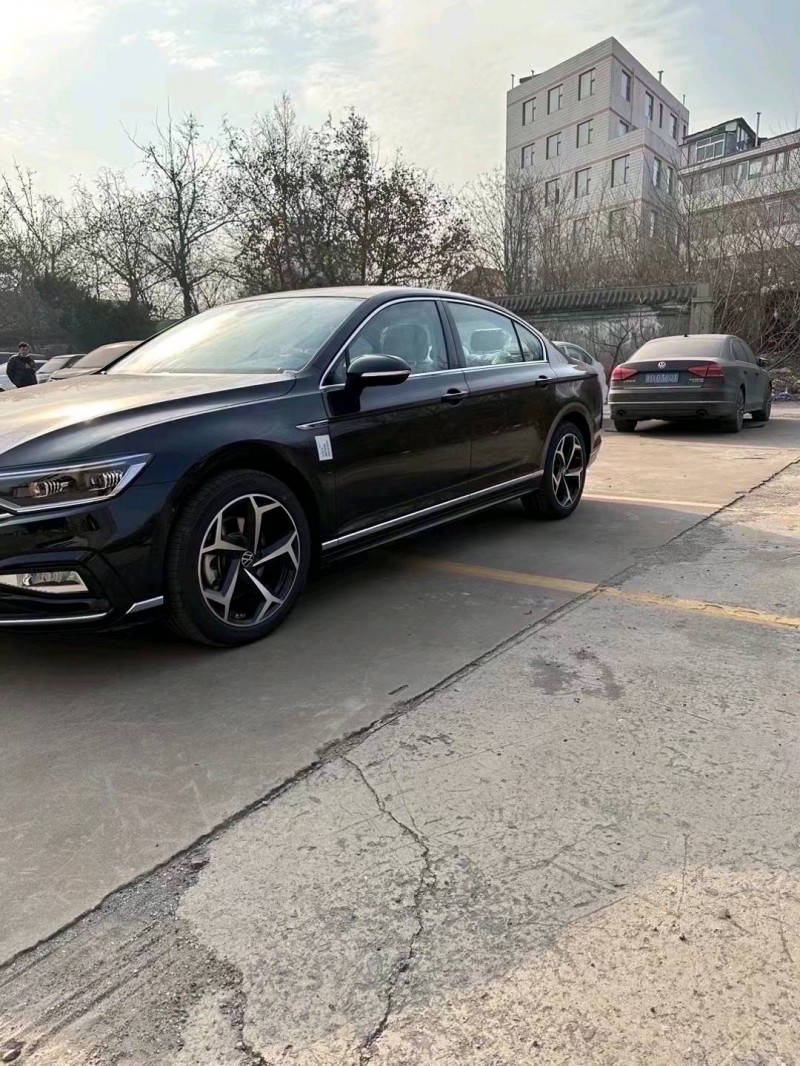 邯郸23年大众迈腾7