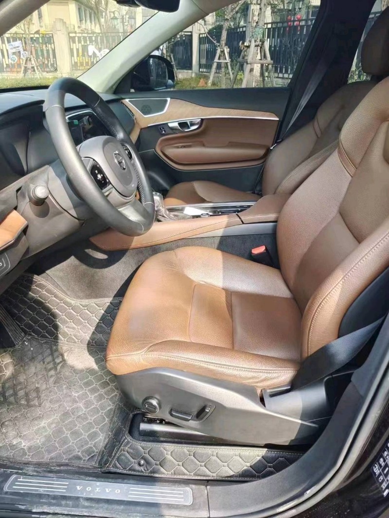 重庆20年沃尔沃XC905