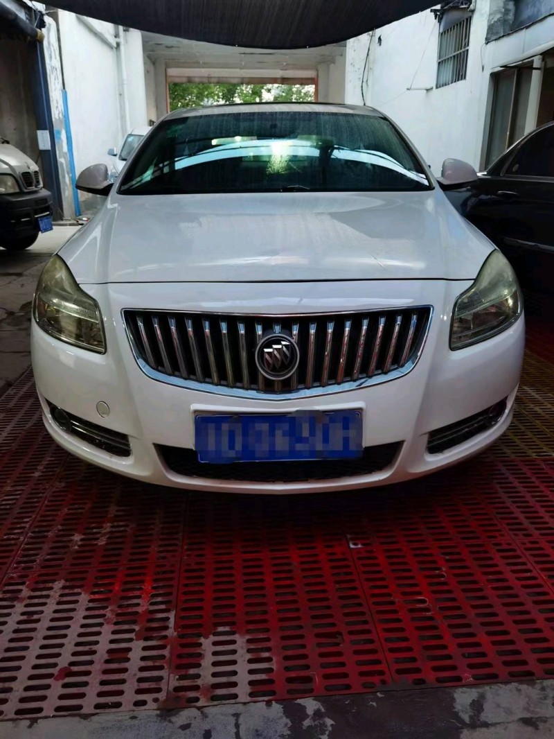 济宁12年别克君威1