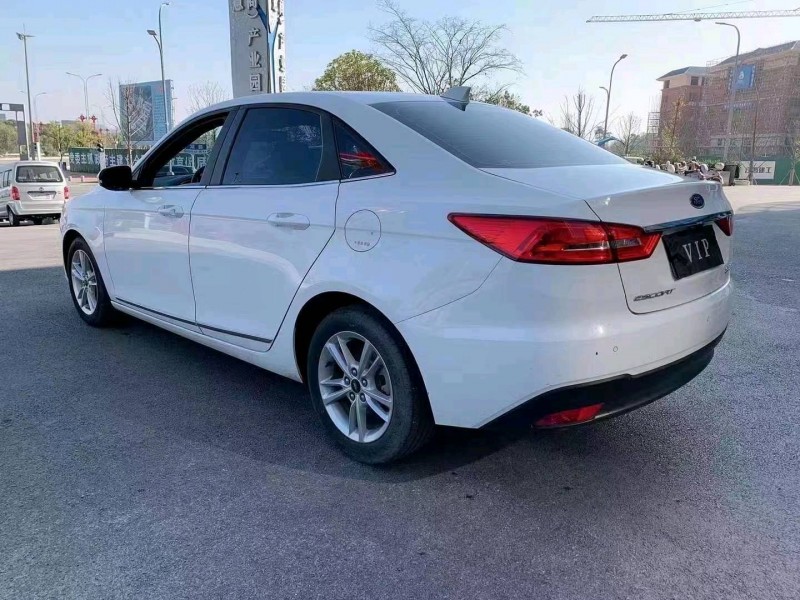 宜春21年福特福睿斯5