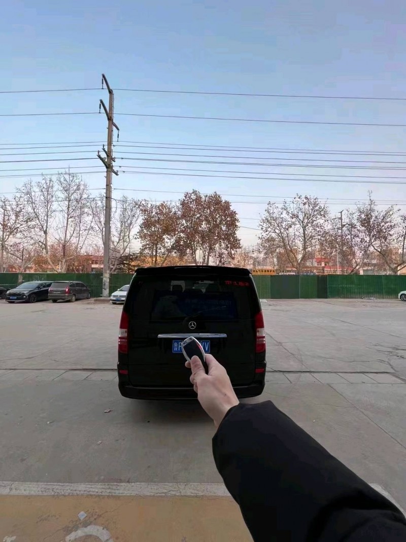 枣庄13年奔驰唯雅诺4