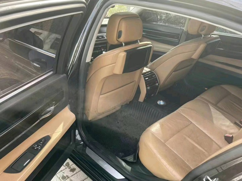 济南11年宝马7系6