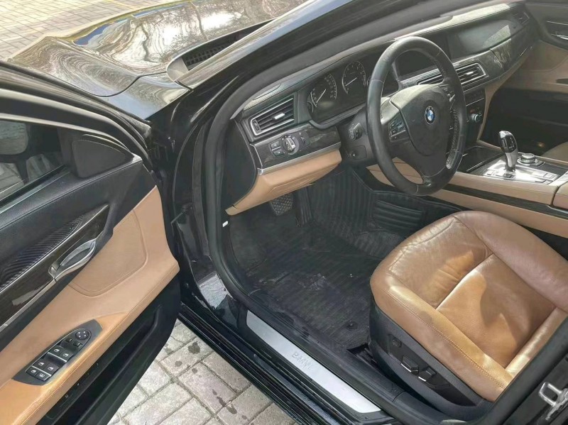 济南11年宝马7系5