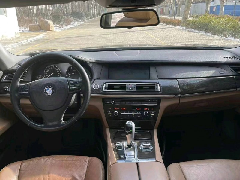 济南11年宝马7系4