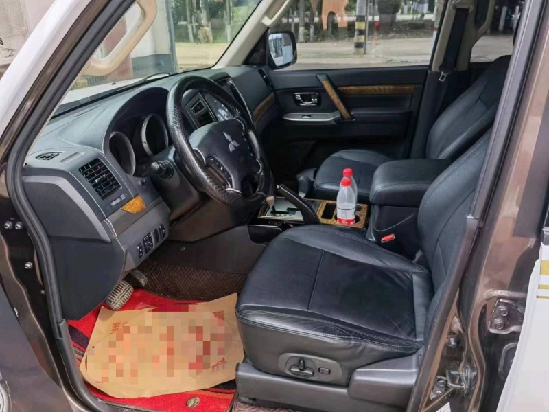 济南18年三菱帕杰罗4