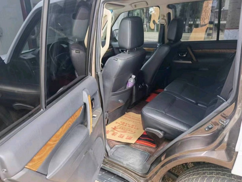 济南18年三菱帕杰罗6