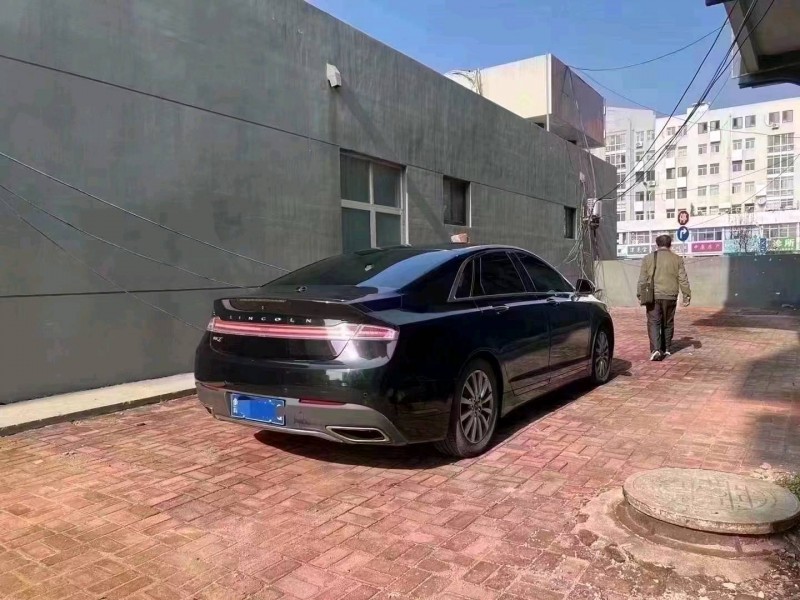 青岛20年林肯MKZ5
