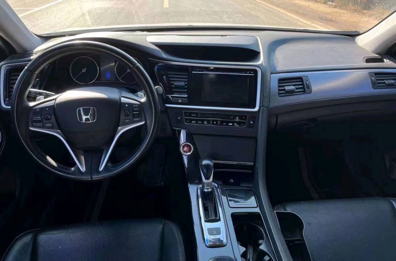 东营16年本田思铂睿5