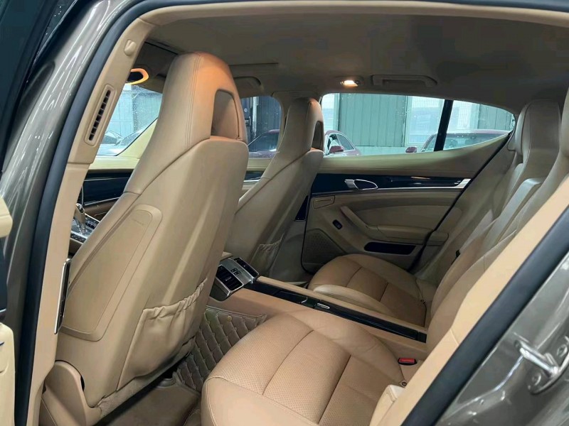 济宁13年保时捷帕拉梅拉6