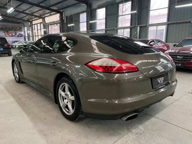 济宁13年保时捷帕拉梅拉8