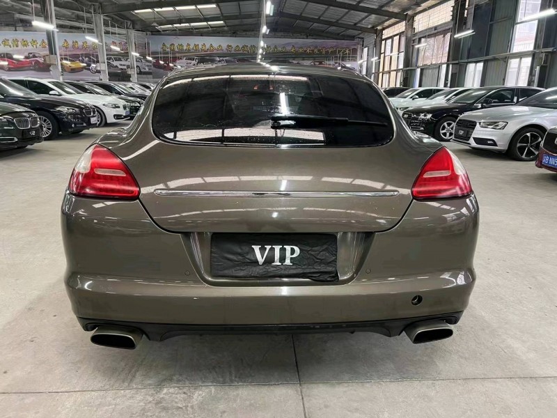 济宁13年保时捷帕拉梅拉9