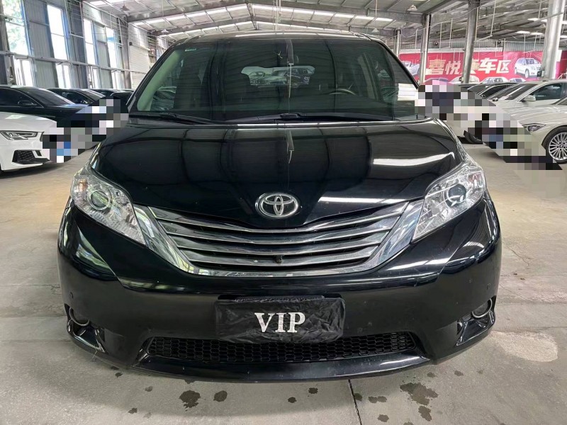 济宁17年丰田塞纳9