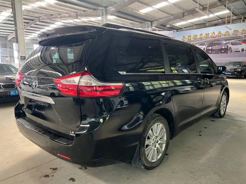 济宁17年丰田塞纳3