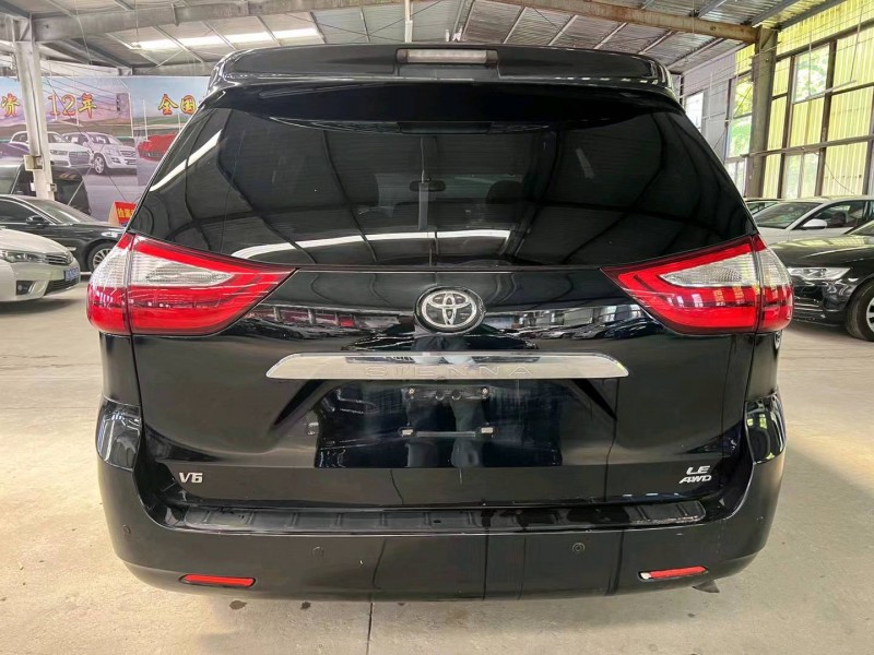 济宁17年丰田塞纳1