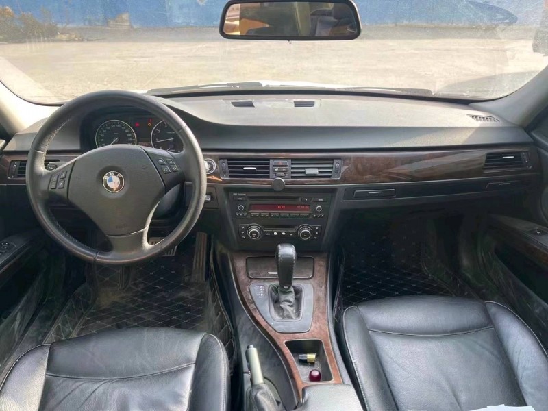 济南11年宝马3系4