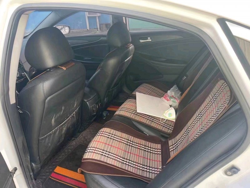 济南13年现代索纳塔八4