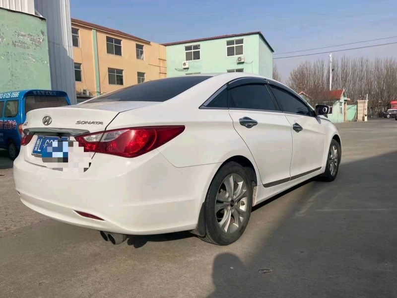 济南13年现代索纳塔八6