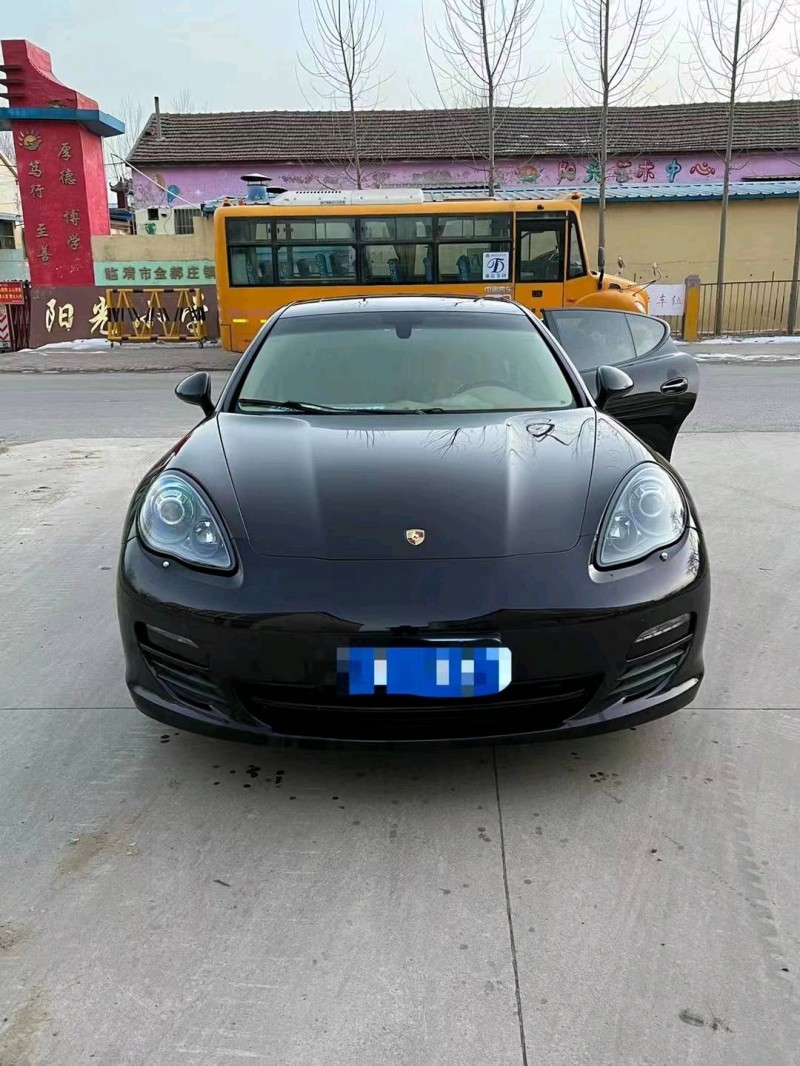 济南12年保时捷帕拉梅拉1