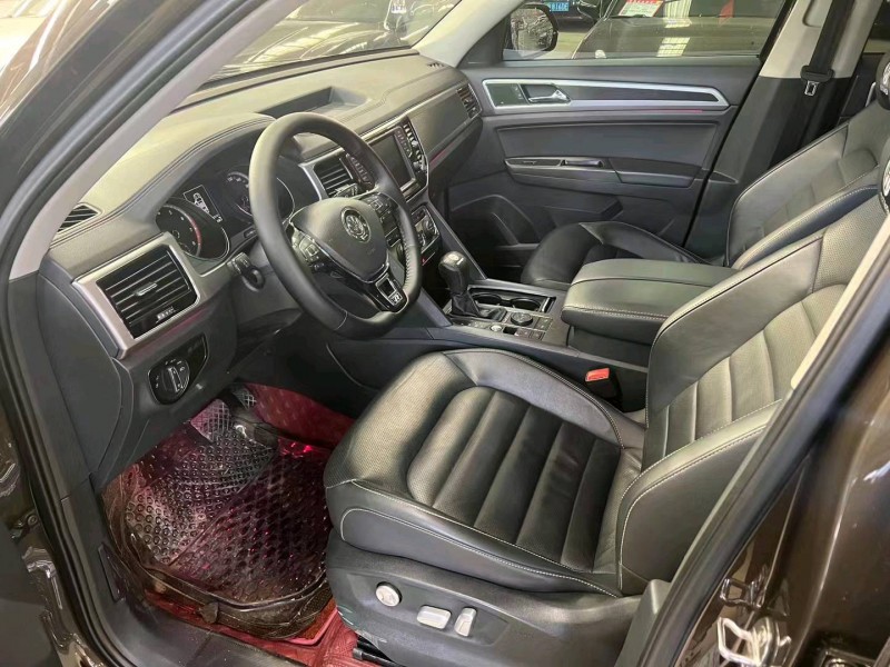 济宁17年大众辉昂5