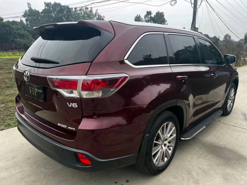 成都16年丰田汉兰达7